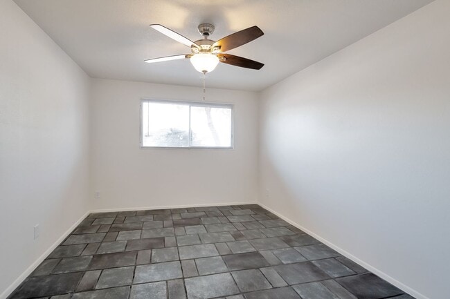 Building Photo - 6 Bed/4.5 Bath Home Close to ASU