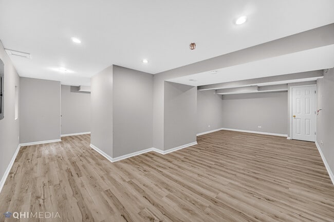 Building Photo - 2047 Ivy Ridge Dr