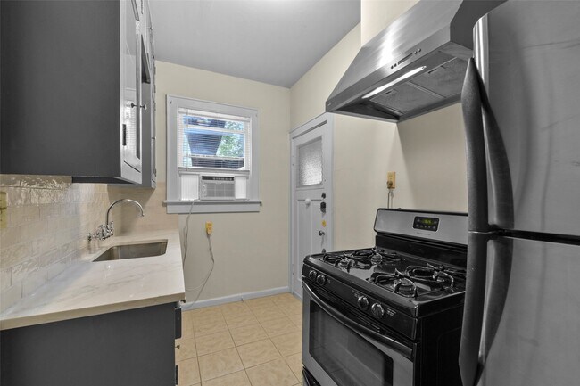 Building Photo - 436 Westmoreland St