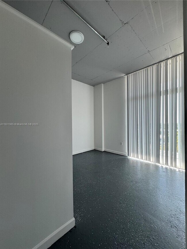 Building Photo - 2100 Van Buren St