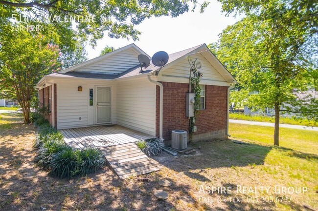 Building Photo - Adorable, Updated Home in Stifft Station