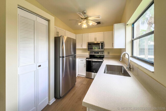 Building Photo - 3362 Lucerne Park Dr