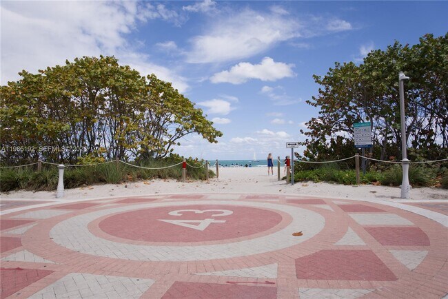 Building Photo - 4301 Collins Ave