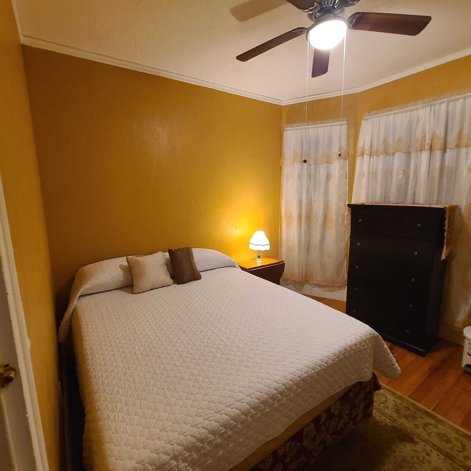 Building Photo - 35 Algonquin St