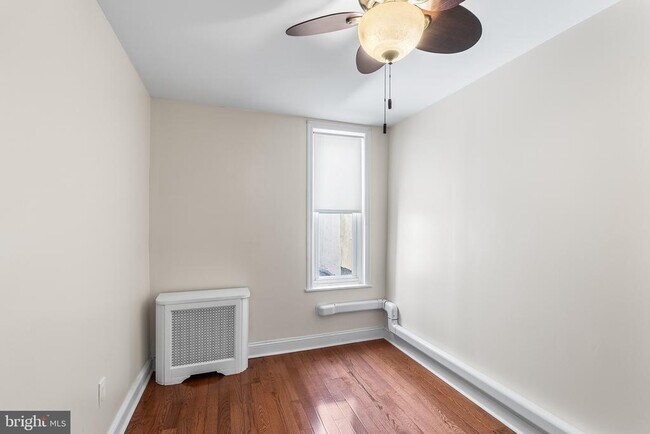 Building Photo - 1725 S Iseminger St