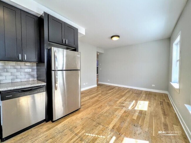 Building Photo - 2 bedroom in CHICAGO IL 60625