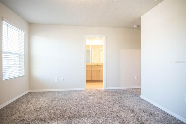 Building Photo - 425 Legacy Lp