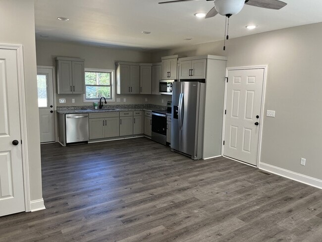 Building Photo - 9970 W Green Cemetery Rd