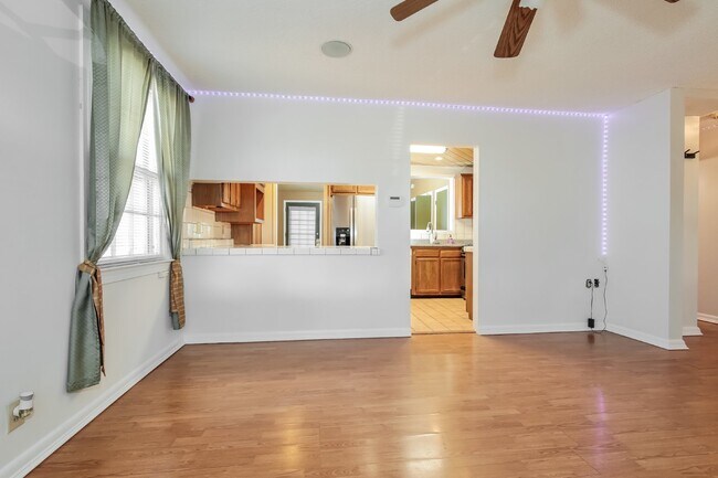 Building Photo - Charming 2 Bed/2 Bath Home in Greensboro, ...