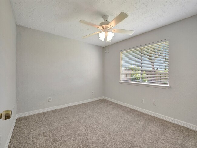 Building Photo - 2505 Ironclad Dr
