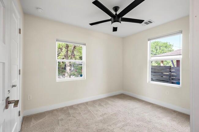 Building Photo - 4709 Bandera Rd