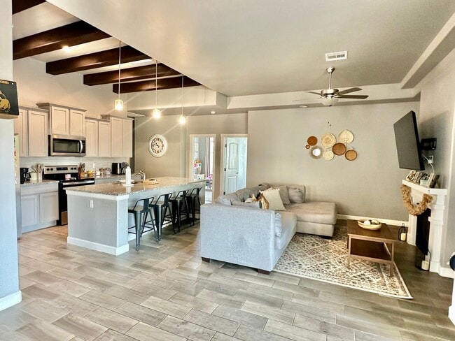 Building Photo - 1077 El Nido Dr