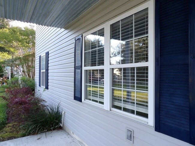 Building Photo - 1324 Waterway Dr