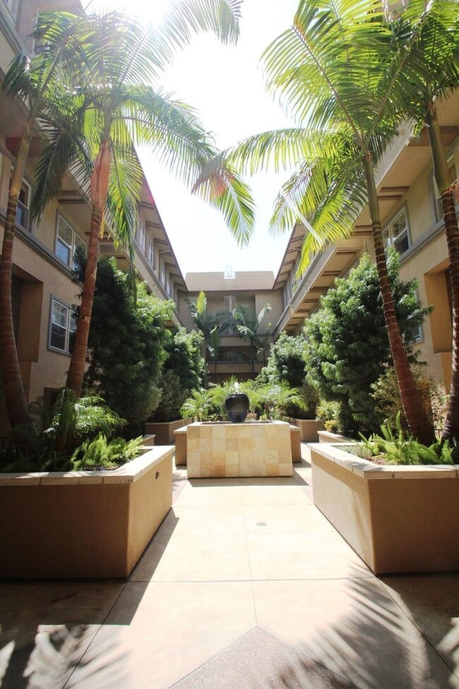 Building Photo - $1000 MOVE IN SPECIAL! Large, Updated 2 BD, 2 BA Condo w/ EV CHARGING