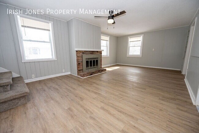 Building Photo - 315 E Park Dr