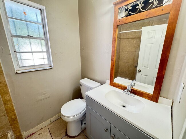 Building Photo - 1209 Carlsbad Pl