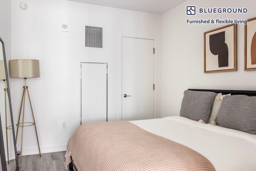 Building Photo - 949 1st St SE