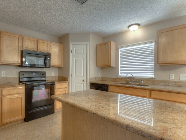Building Photo - 239 Pleasant Gardens Dr