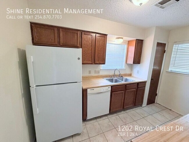 Building Photo - 1202 Royal Crest Dr