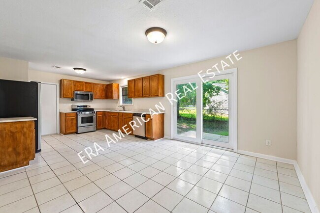 Building Photo - 1221 Albuquerque Cir