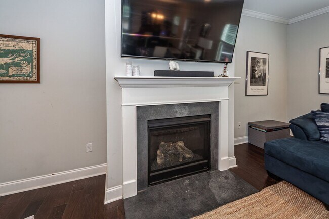 Building Photo - 3 Bedroom 2.5 Bath Single Family Home in F...
