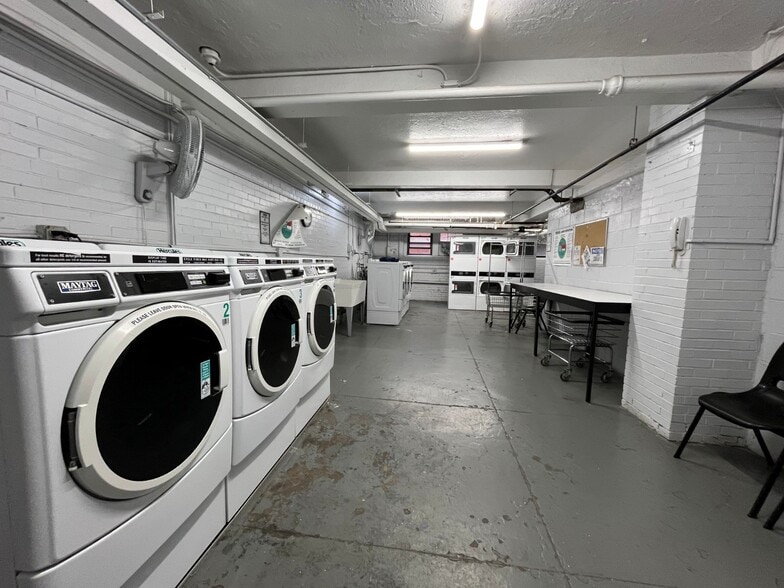 Building Photo - 137 E 38th St