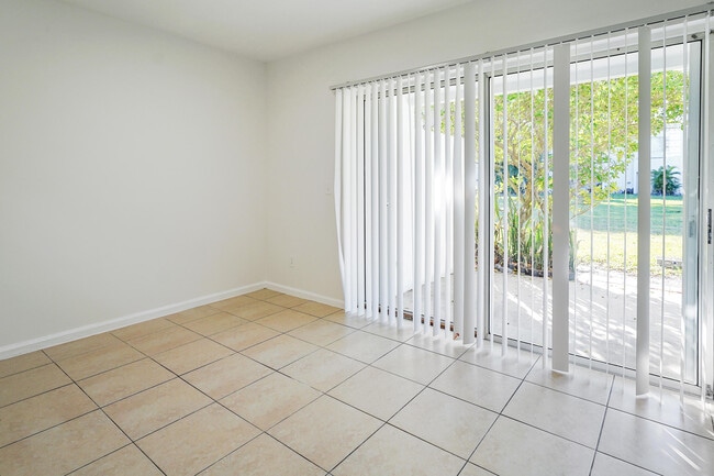 Building Photo - 5070 Elmhurst Rd