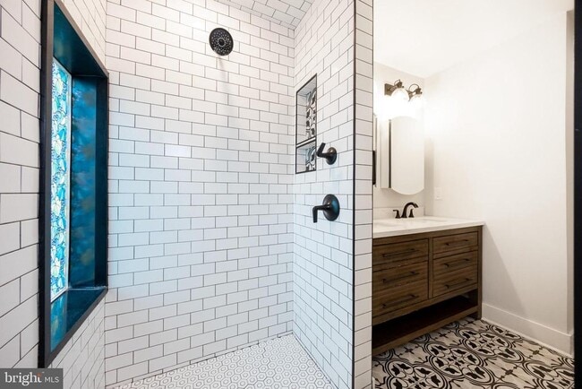 Building Photo - 313 Chestnut St