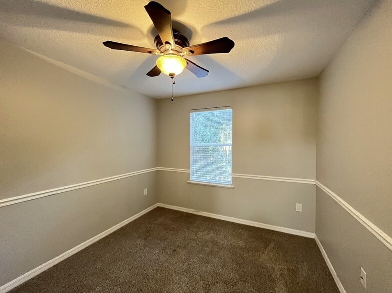 Building Photo - 8265 Halls Hammock Ct