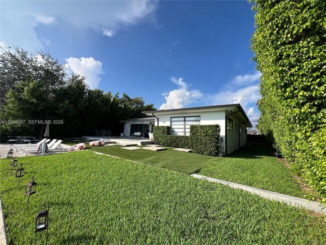 Building Photo - 2062 NE 121st Rd