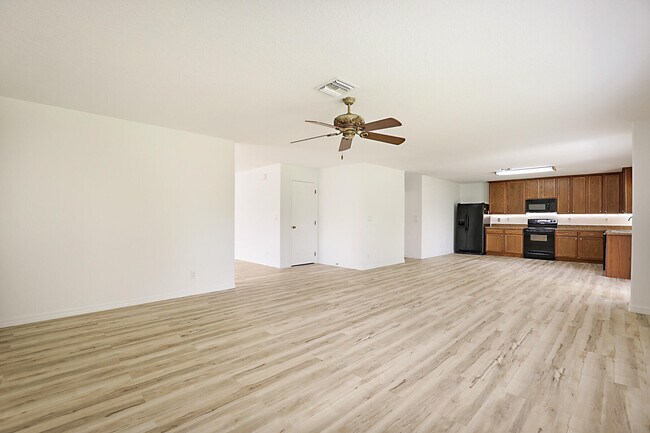 Building Photo - 617 SE Karrigan Terrace