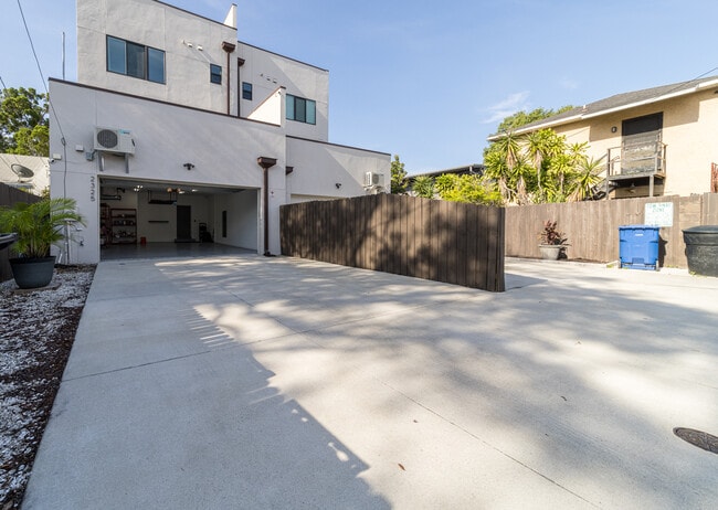 Building Photo - 2325 1st Ave S