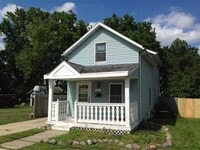 Building Photo - Cute 2 Bedroom House