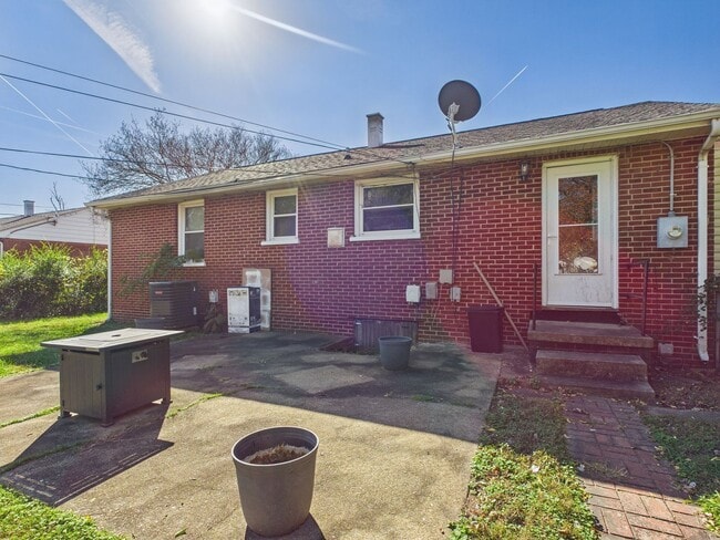 Building Photo - 2010 Cleary Rd