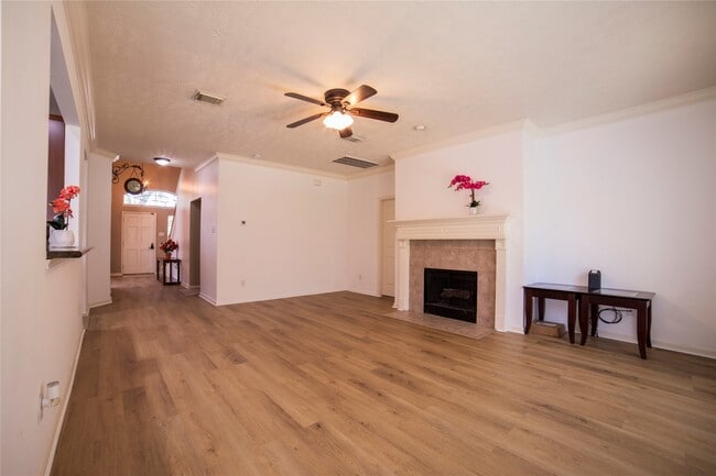 Building Photo - 10035 Magnolia Way
