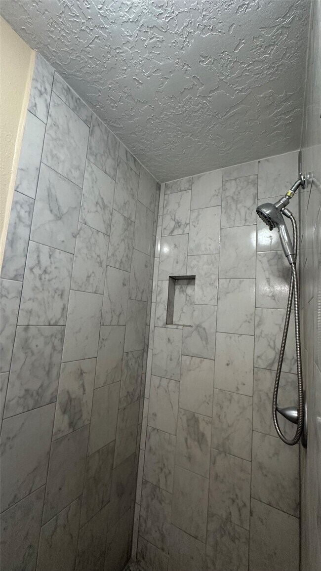 Building Photo - 11503 Briar Forest Dr