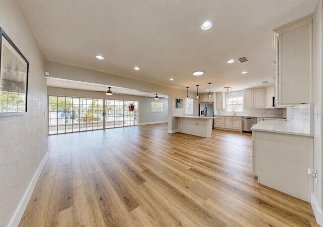 Building Photo - 6513 Abaco Dr