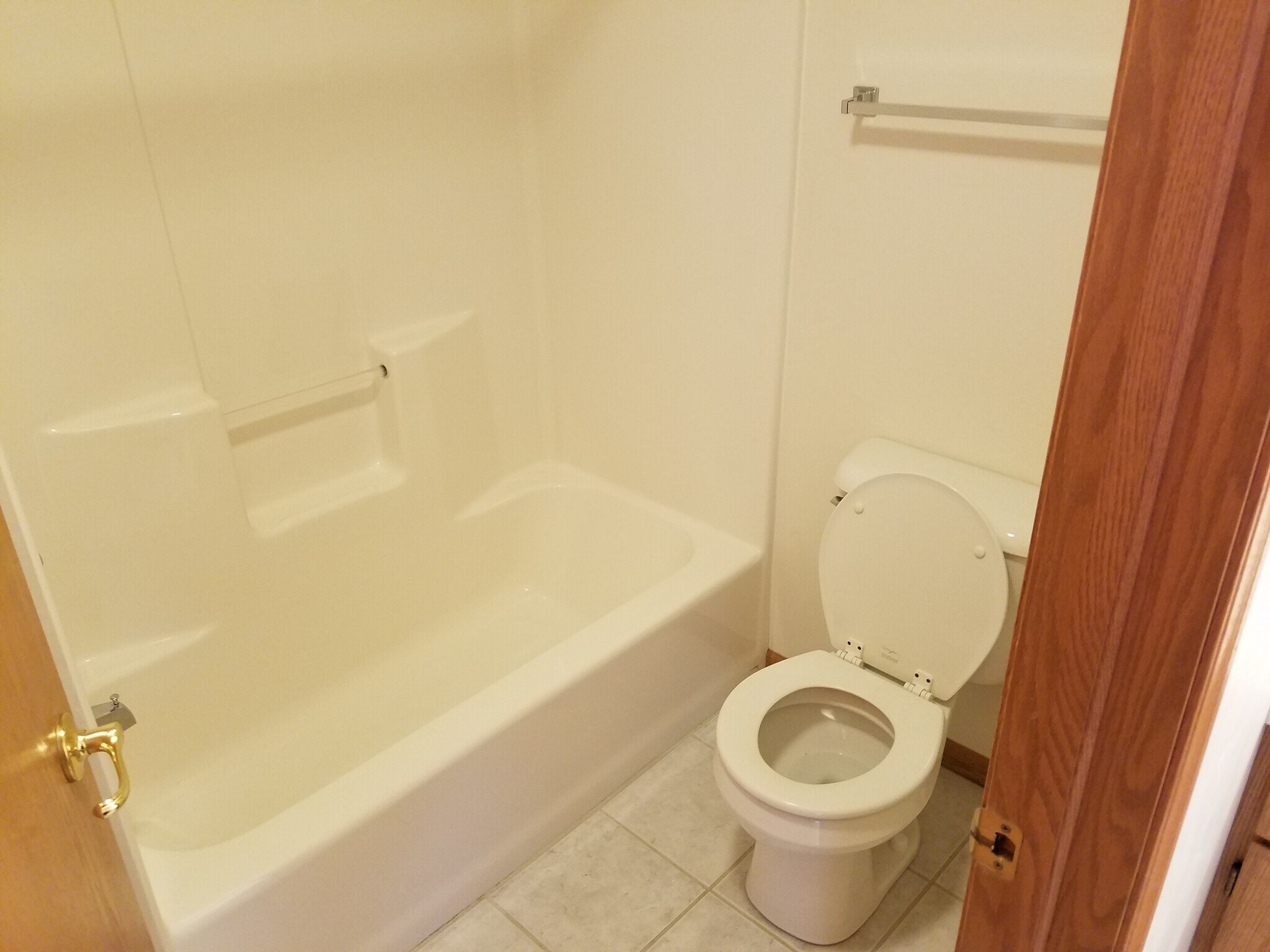 Building Photo - 3290 Windland Dr