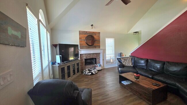 Building Photo - 1704 Shady Creek Dr