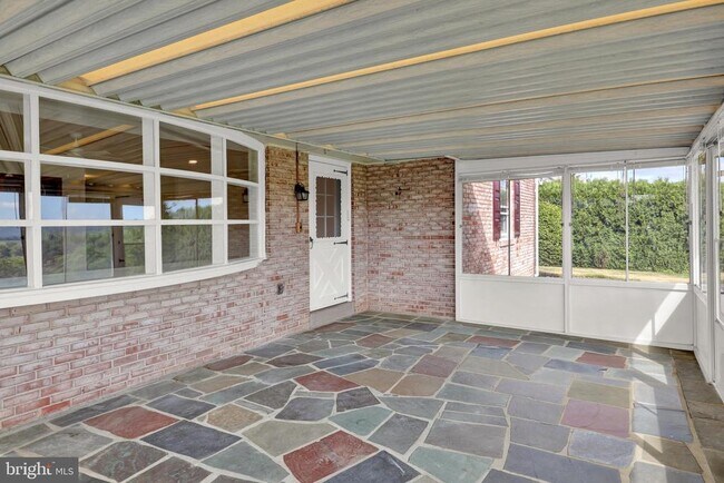 Building Photo - 13 Lupine Ln