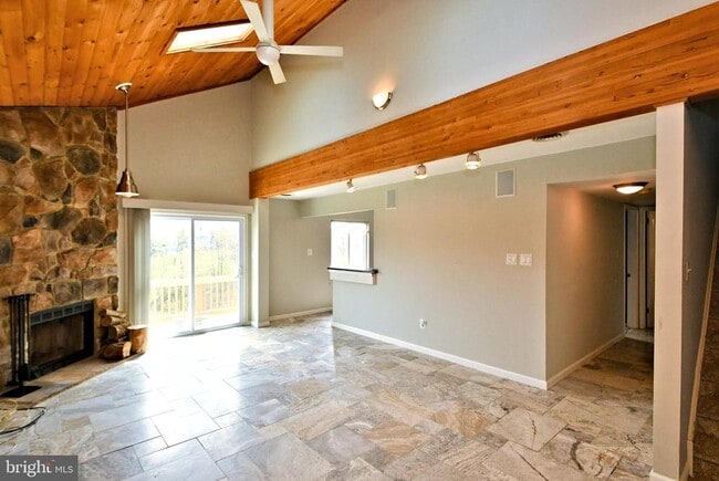 Building Photo - 122 Wheatsheaf Ln