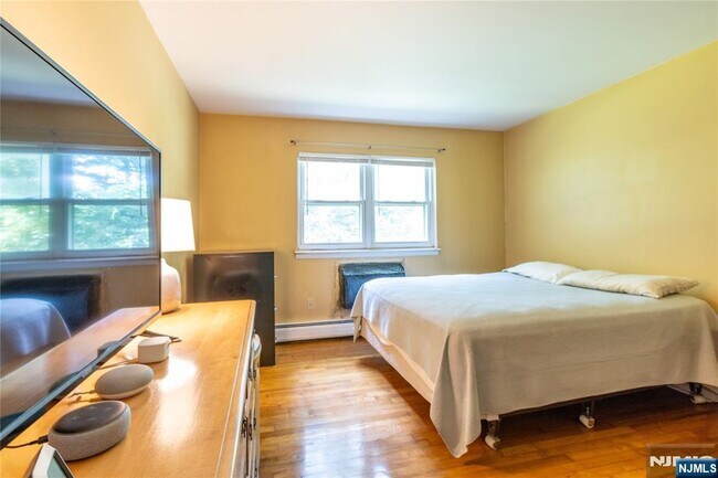 Building Photo - 108 Regency Park