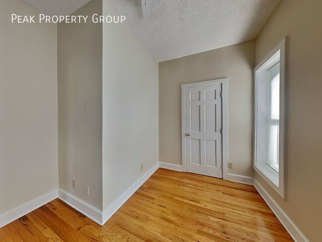 Building Photo - 1394 1/2 Indianola Avenue-