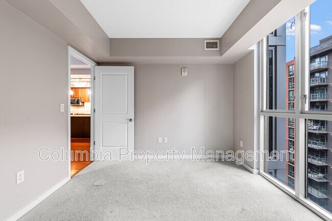 Building Photo - 1025 1st St SE