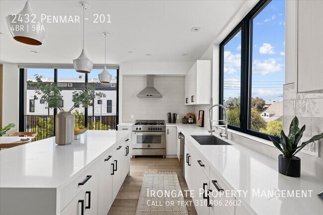 Building Photo - 2432 Penmar-201