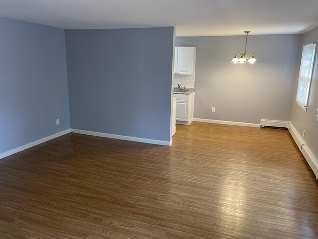 Building Photo - 9A Hemlock Dr