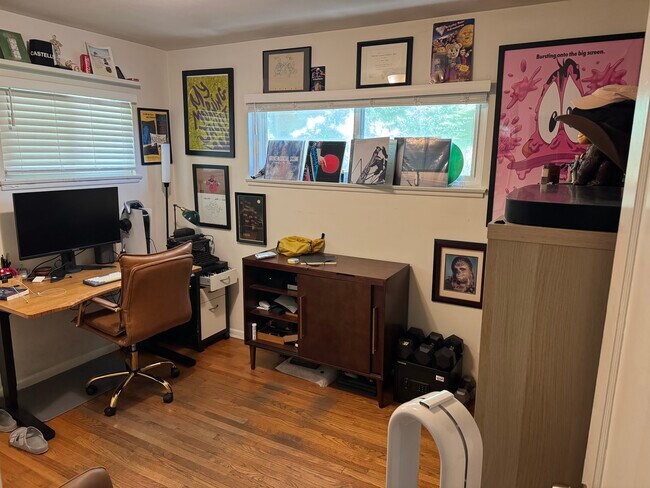 Bedroom 3/Office - 1860 Deloz Ave