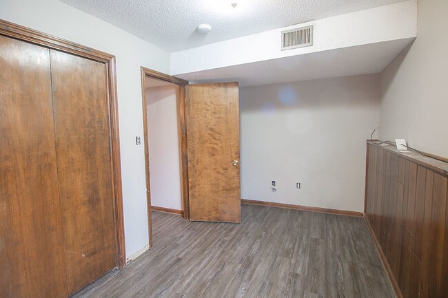 Building Photo - 213 E El Cortez Dr