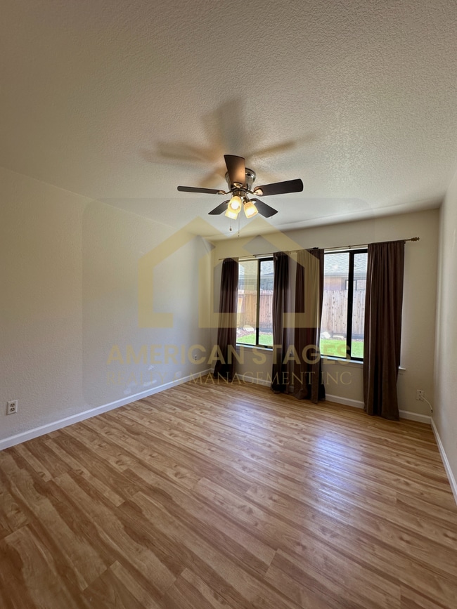 Building Photo - 515 Newport Dr