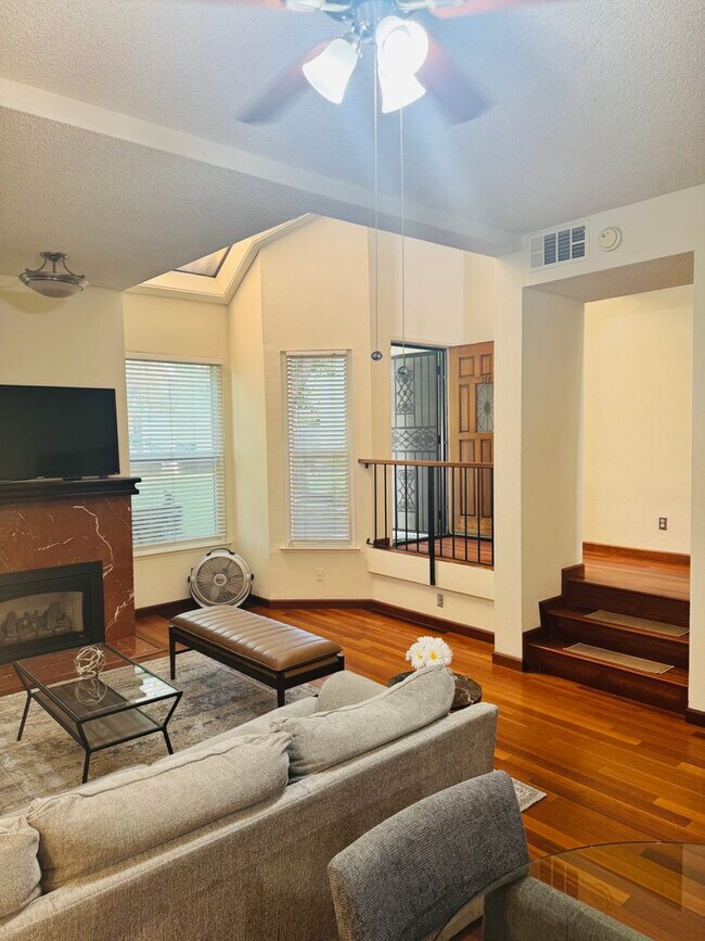 Building Photo - 2 Bedroom, 2 Bath Condo